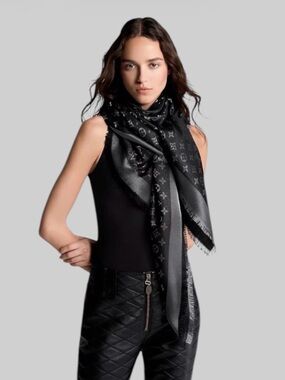 💕LOUIS VUITTON Monogram Shine Shawl Scarf Silk Wool Lurex • BLACK, GRAY, SILVER